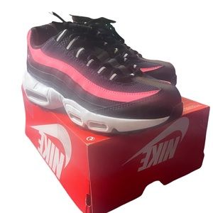 Size 9. Nike Airmax.